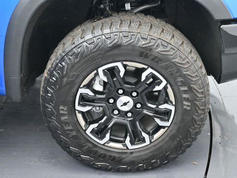 Used 2025 Chevrolet Silverado 1500 ZR2 w/ Technology Package image 34