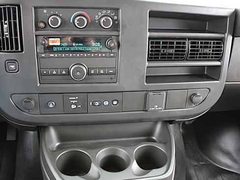 Used 2025 GMC Savana 2500 Extended w/ Driver Convenience Package image 23