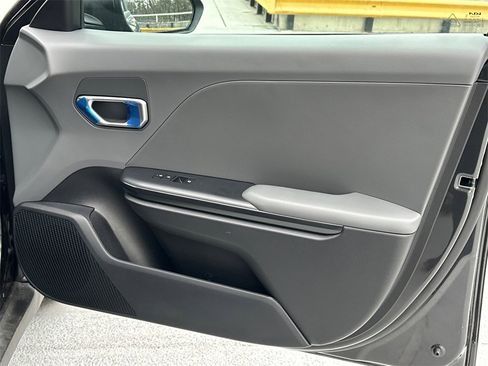 New 2025 Kia K4 LXS image 10