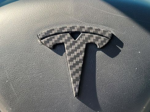 Used 2023 Tesla Model Y Long Range AWD/4WD image 28