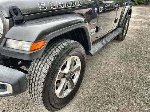 Used 2018 Jeep Wrangler Unlimited Sahara AWD/4WD image 32