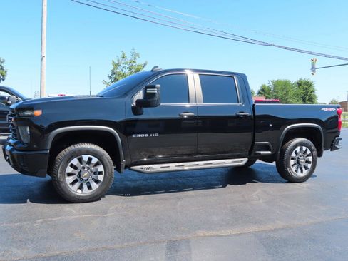Used 2024 Chevrolet Silverado 2500 Custom w/ Custom Convenience Package AWD/4WD image 2