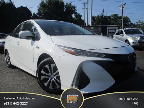Used 2021 Toyota Prius Prime LE FWD image 2