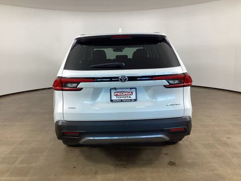 Used 2024 Toyota Grand Highlander AWD image 10