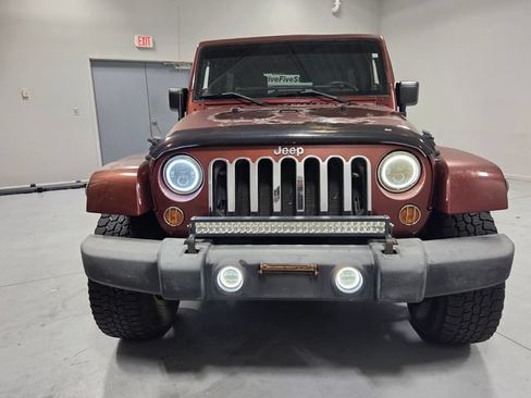 Used 2007 Jeep Wrangler Unlimited Sahara w/ Dual Top Group RWD image 2