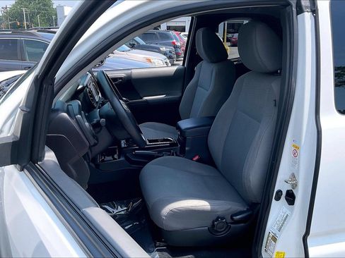 Used 2019 Toyota Tacoma SR w/ SX Package AWD/4WD image 8