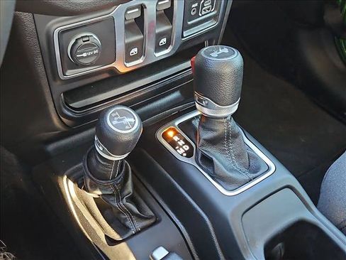 Used 2025 Jeep Wrangler Sport AWD/4WD image 12