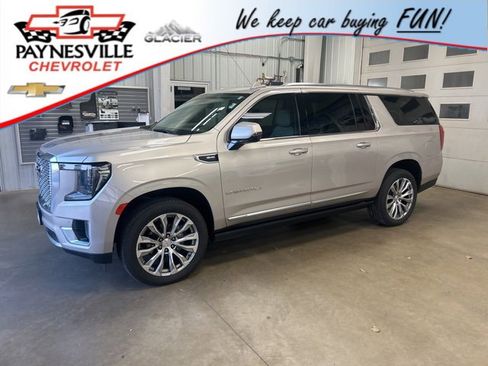 Used 2022 GMC Yukon XL Denali image 1