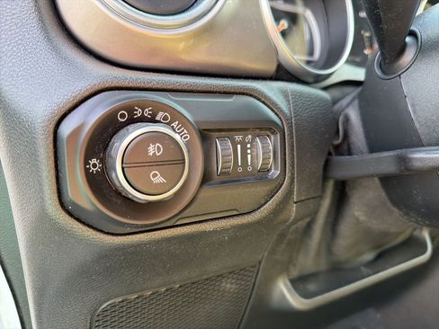 Used 2020 Jeep Gladiator Overland image 45