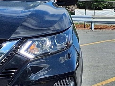 Used 2020 Nissan Rogue Sport S image 16