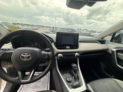 Used 2020 Toyota RAV4 XLE w/ XLE Grade Weather Package image 2