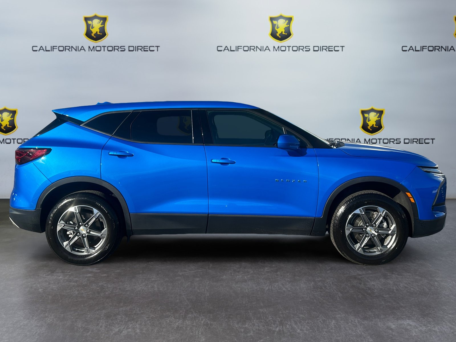 Used 2025 Chevrolet Blazer LT FWD image 6