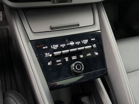 Used 2025 Porsche Macan 4 Electric AWD/4WD image 30