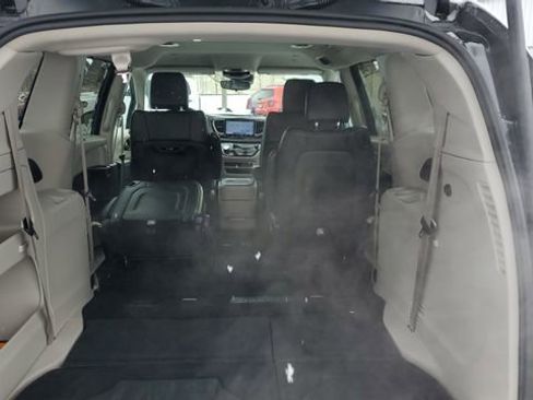Certified 2024 Chrysler Pacifica Touring-L image 29