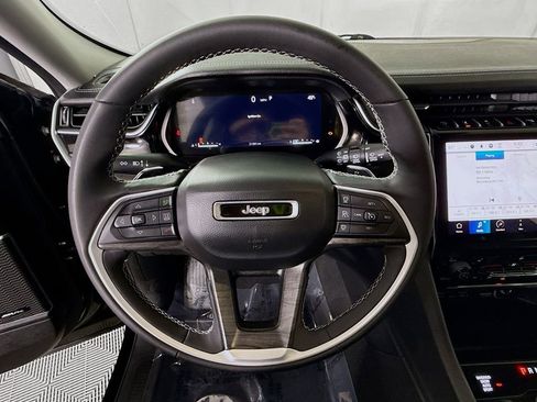 Used 2023 Jeep Grand Cherokee Limited w/ Luxury Tech Group II image 21