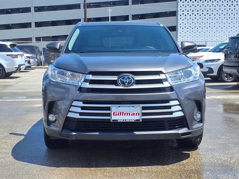 Used 2017 Toyota Highlander XLE AWD/4WD image 4