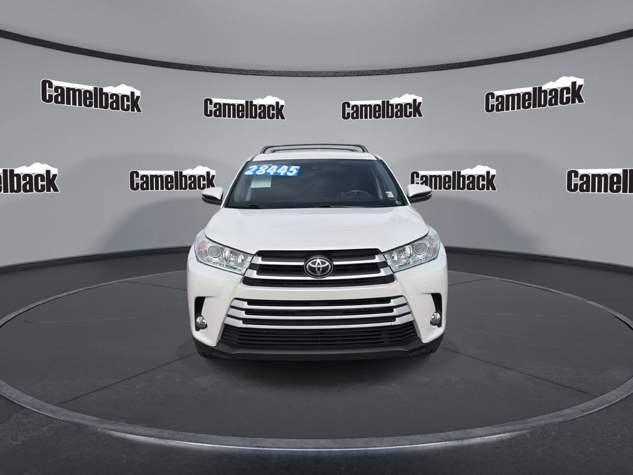 Used 2019 Toyota Highlander Plus FWD image 2