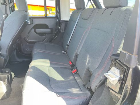 Used 2025 Jeep Wrangler Unlimited Rubicon image 25