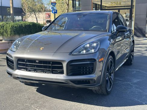 Used 2019 Porsche Cayenne S w/ Premium Plus Package image 4