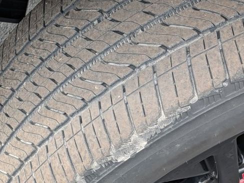 Used 2023 GMC Yukon XL SLT w/ SLT Premium Package image 11