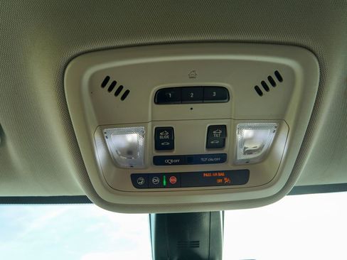 Used 2021 Chevrolet Traverse High Country AWD/4WD image 35