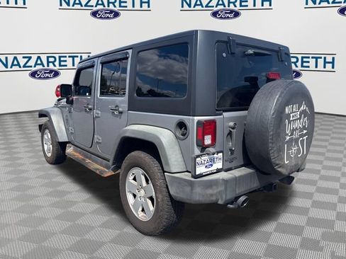 Used 2015 Jeep Wrangler Unlimited Rubicon w/ Connectivity Group AWD/4WD image 5