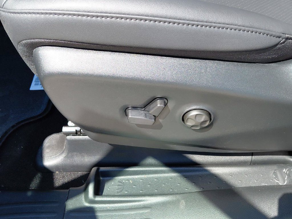 New 2026 Chrysler Pacifica Select AWD/4WD image 30