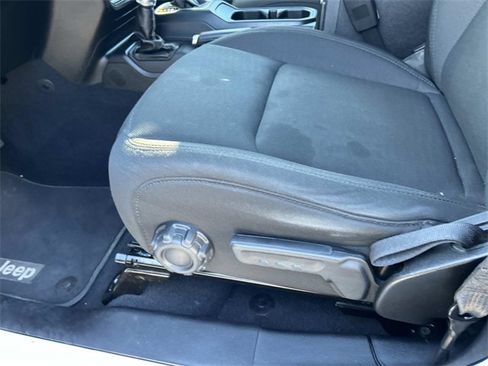 Used 2018 Jeep Wrangler Unlimited Sahara image 21