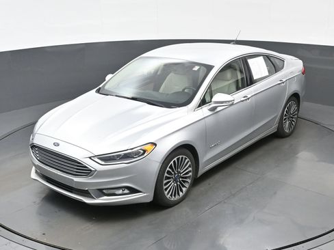 Used 2018 Ford Fusion Titanium FWD image 33