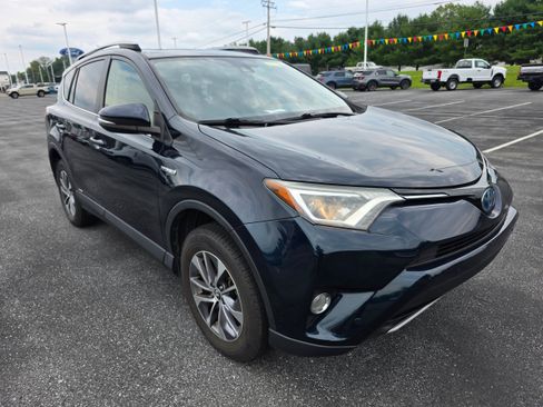 Used 2017 Toyota RAV4 XLE w/ Convenience Package AWD/4WD image 5