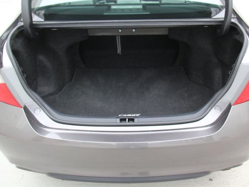 Used 2017 Toyota Camry SE image 23