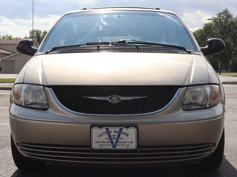 Used 2002 Chrysler Town & Country EX FWD image 13