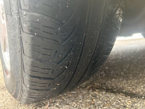 Used 2009 Dodge Avenger SE image 10