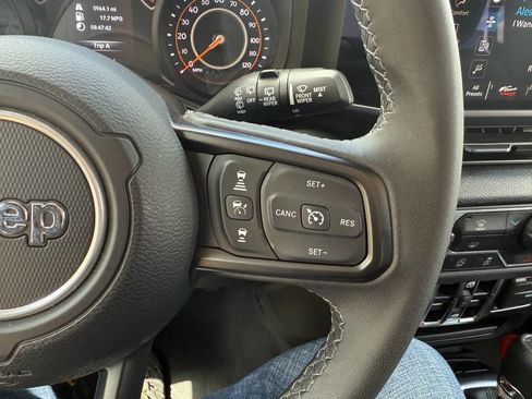 Used 2025 Jeep Wrangler Unlimited Sport AWD/4WD image 27