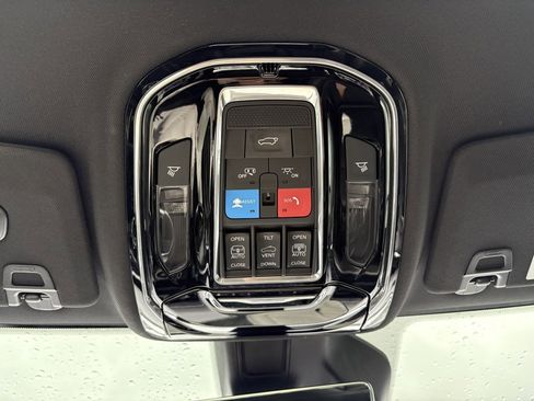 Used 2021 Jeep Grand Cherokee L Overland w/ Luxury Tech Group IV image 18