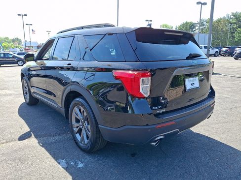 Used 2022 Ford Explorer XLT w/ Equipment Group 202A AWD/4WD image 4