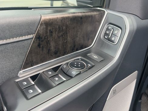 Used 2023 Ford F450 Lariat image 16