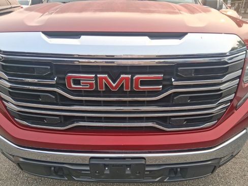 Used 2024 GMC Sierra 1500 SLT w/ SLT Premium Package AWD/4WD image 17