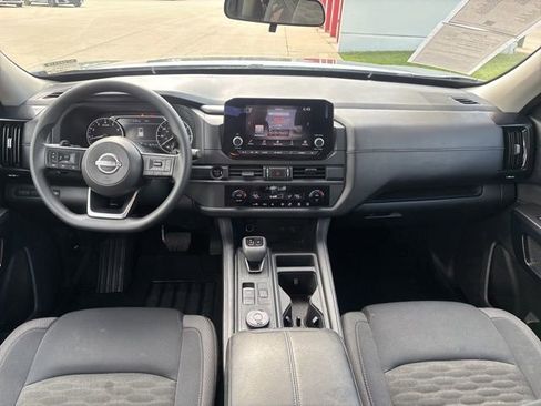 Used 2025 Nissan Pathfinder S AWD/4WD image 12