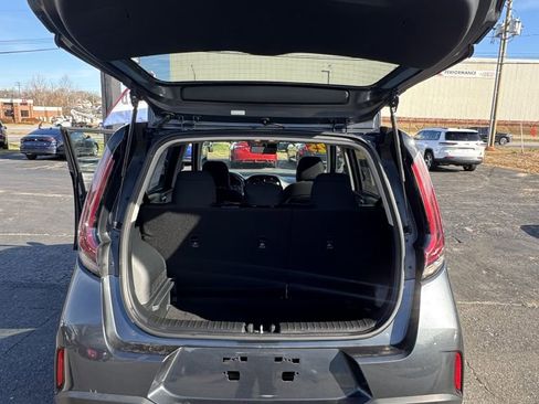 Used 2025 Kia Soul LX image 11