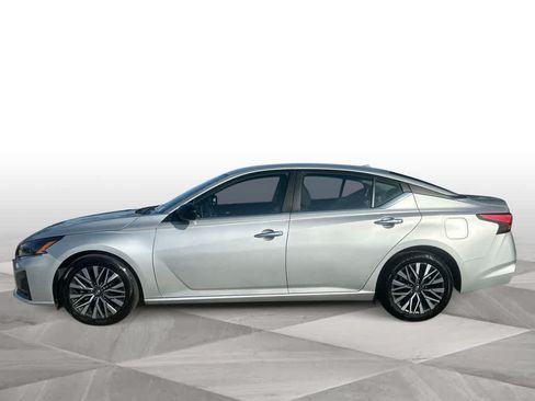 Used 2024 Nissan Altima 2.5 SV FWD image 5