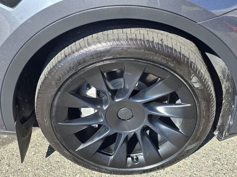 Used 2023 Tesla Model Y Long Range AWD/4WD image 9