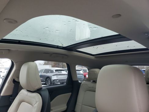 New 2026 Lincoln Corsair Premiere image 11