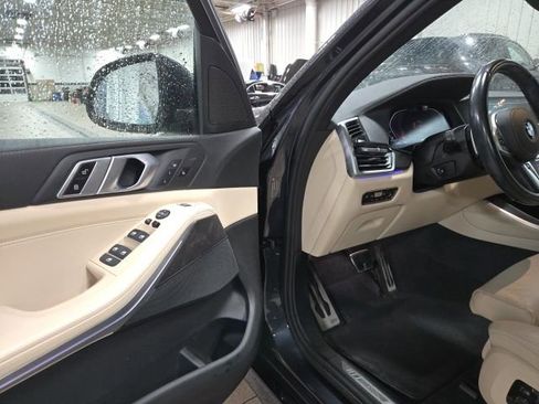 Used 2021 BMW X5 xDrive40i w/ M Sport Package image 5