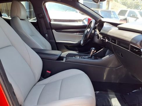 Used 2019 MAZDA MAZDA3 Hatchback w/ Preferred Package FWD image 28