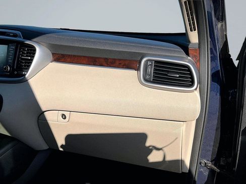 Used 2018 Kia Sorento AWD image 18