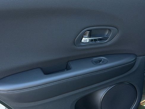 Used 2016 Honda HR-V LX image 10