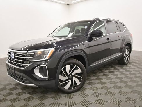 Used 2025 Volkswagen Atlas SEL image 2