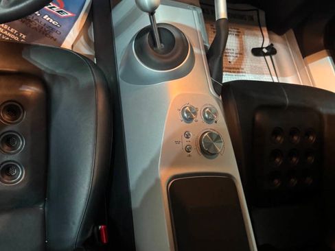 Used 2005 Ford GT RWD image 14