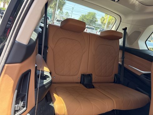 Used 2024 BMW X7 xDrive40i w/ Premium Package AWD/4WD image 40